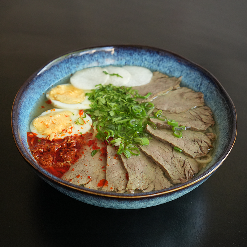 Une assiette de nouilles royales